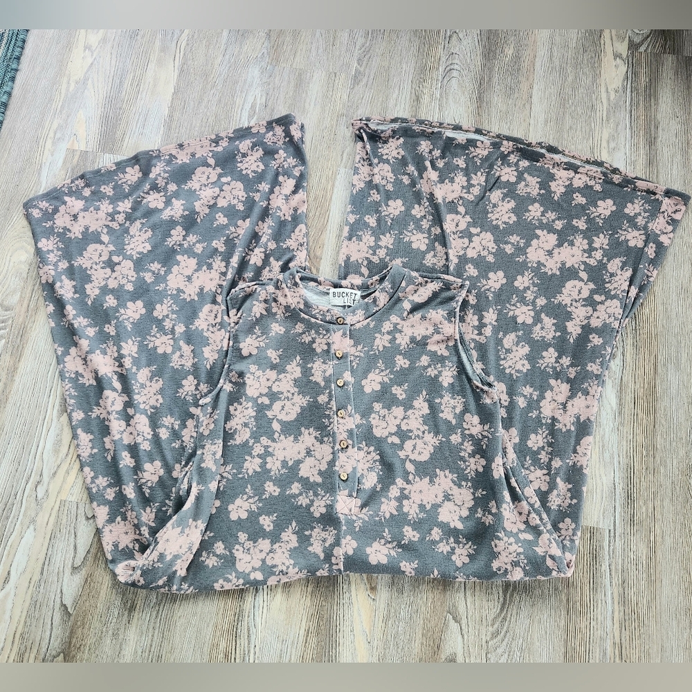 BUCKETLIST Blue Floral Sleeveless Jumpsuit with Pink Flowers - Picture 7 of 16
